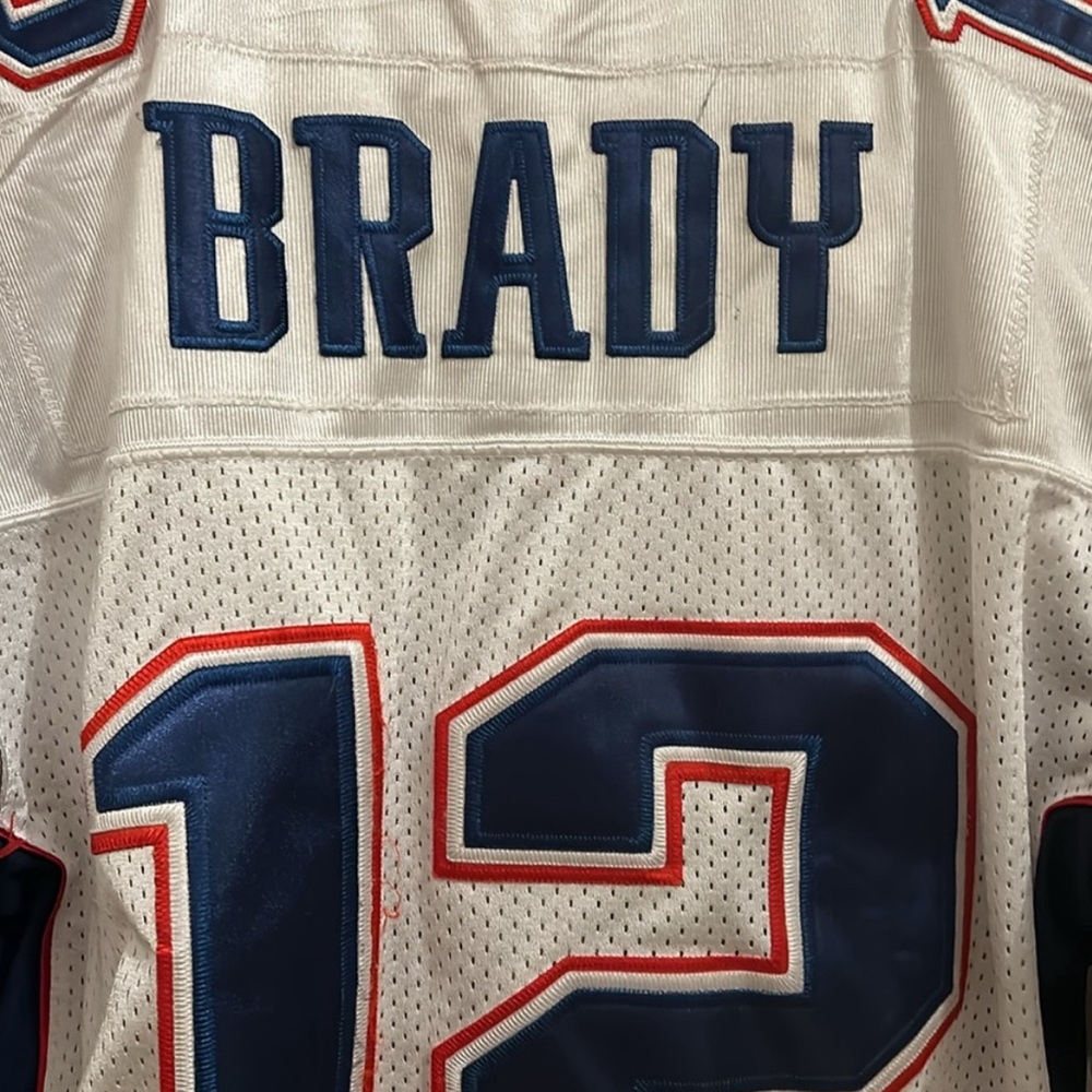 Tom Brady patriots jersey size Large runs big